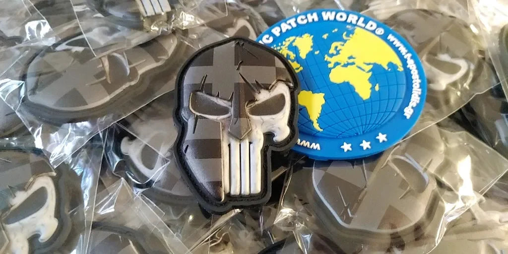 SPARTAN SCULL - GREEK FLAG 3D PVC PATCH - MEDIUM VISIBILITY - PVCPATCHWORLD.STORE